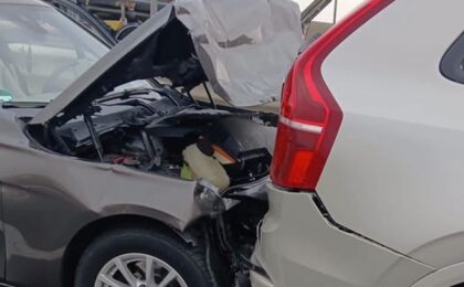 Două accidente cu 5 mașini implicate, pe autostrada A1, în Timiș, în zona unui incendiu care a cuprins un tir