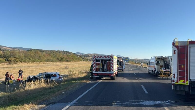 Accident mortal pe DN 6. Au fost implicate două tiruri și un autoturism