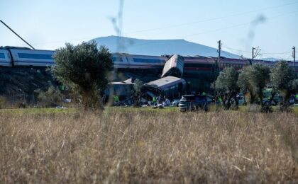 Două trenuri s-au ciocnit în Spania. Cel puțin 39 de persoane au murit