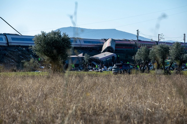 Două trenuri s-au ciocnit în Spania. Cel puțin 39 de persoane au murit 1 Două trenuri s-au ciocnit în Spania. Cel puțin 39 de persoane au murit