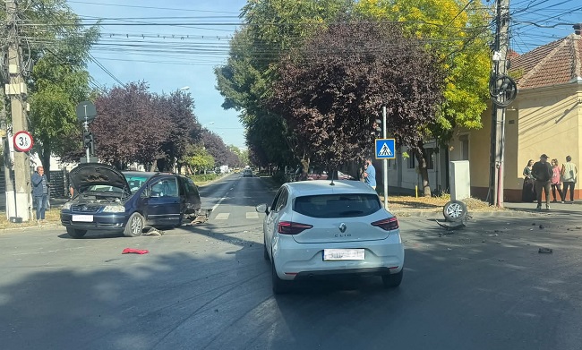 Accident cu trei maşini pe strada Emil Zola din Timişoara