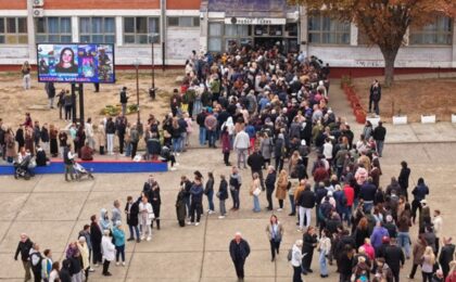 Alegeri parlamentare în Serbia. Cozi imense pentru exprimarea votului