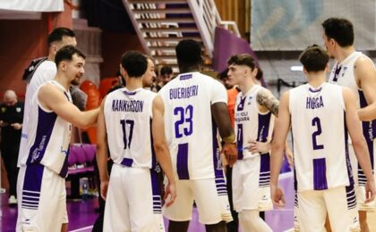 Duel alb-violet sub panou. "Leii" din Banat revin în fața propriilor suporteri pentru meciul cu FC Argeș Pitești 1 Duel alb-violet sub panou. "Leii" din Banat revin în fața propriilor suporteri pentru meciul cu FC Argeș Pitești