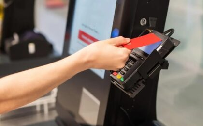 Marile hypermarketuri încep să cam renunțe la casele self-checkout: Sunt un adevărat coșmar și a crescut vertiginos numărul furturilor din magazine