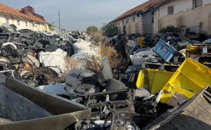 Peste 475 de tone de deșeuri au fost descoperite, într-un singur loc, de polițiști și comisari ai Gărzii de Mediu 1 Peste 475 de tone de deșeuri au fost descoperite, într-un singur loc, de polițiști și comisari ai Gărzii de Mediu