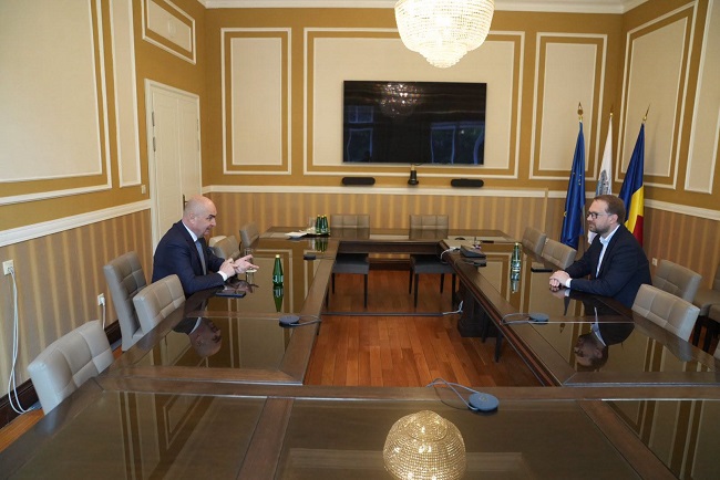 Dominic Fritz și Alfred Simonis, schimb de replici pe tema stadionului: ”Nu poți reconstrui fotbalul timișorean mințind” - ”Restul e cancan USR-ist” 1 Dominic Fritz: Nu poți reconstrui fotbalul timișorean mințind