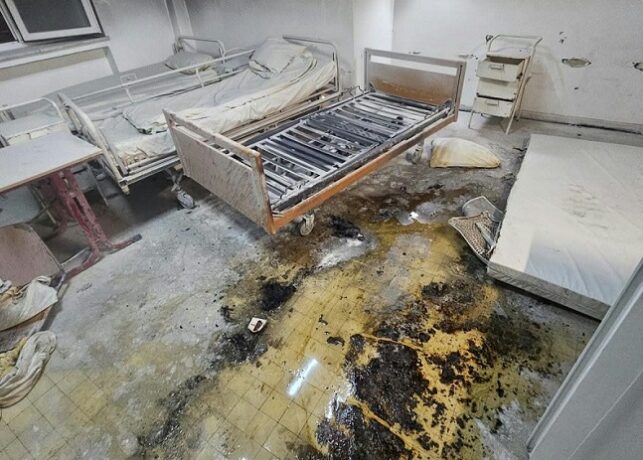 Incendiu la Spitalul Județean din Reșița. 16 pacienți au fost evacuați, o persoană a suferit arsuri 1 Incendiu la Spitalul Județean din Reșița. 16 pacienți au fost evacuați, o persoană a suferit arsuri