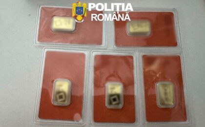 Lingouri de aur contrafăcute, descoperite de polițiștii din Lipova. Un tânăr de 17 ani le-a vândut online 1 Lingouri de aur contrafăcute, descoperite de polițiștii din Lipova. Un tânăr de 17 ani le-a vândut online