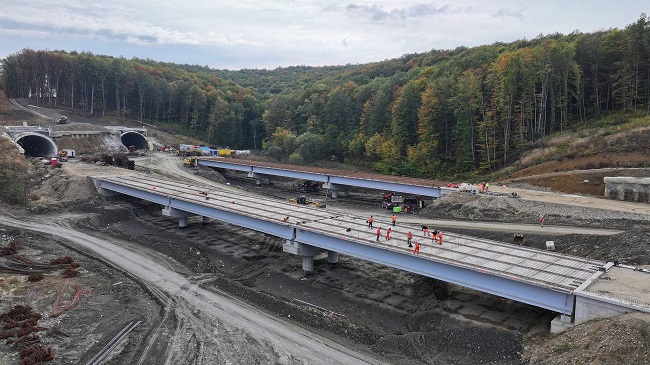 Progres fizic de 70% la structurile de pe autostrada A1, sectorul Margina – Holdea (VIDEO) 1 Progres fizic de 70% la structurile de pe autostrada A1, sectorul Margina – Holdea (VIDEO)
