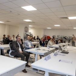 Masterclass Internațional de Chirurgie a Glaucomului, la Timișoara. Cinci profesori de talie mondială au pregătit medici și studenți în cele mai noi proceduri din domeniu 3 Masterclass Internațional de Chirurgie a Glaucomului, la Timișoara. Cinci profesori de talie mondială au pregătit medici și studenți în cele mai noi proceduri din domeniu