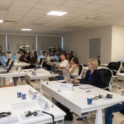 Masterclass Internațional de Chirurgie a Glaucomului, la Timișoara. Cinci profesori de talie mondială au pregătit medici și studenți în cele mai noi proceduri din domeniu 12 Masterclass Internațional de Chirurgie a Glaucomului, la Timișoara. Cinci profesori de talie mondială au pregătit medici și studenți în cele mai noi proceduri din domeniu