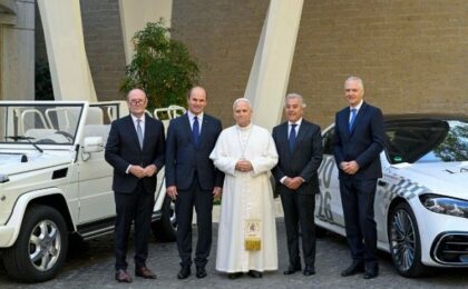 Vaticanul deschide garajul Suveranilor Pontifi