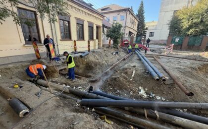Regenerarea urbană din Traian avansează cu lucrări la rețeaua de termoficare din zona Pieței Romanilor 1 Regenerarea urbană din Traian avansează cu lucrări la rețeaua de termoficare din zona Pieței Romanilor. Regenerarea urbană din Traian avansează cu lucrări la rețeaua de termoficare din zona Pieței Romanilor