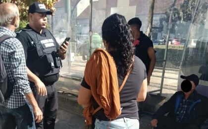 Polițiștii locali din Timișoara sunt cu ochii pe grupurile suspecte din tramvaie și autobuze. Amenzi de 7.600 de lei 21 Polițiștii locali din Timișoara sunt cu ochii pe grupurile suspecte din tramvaie și autobuze. Amenzi de 7.600 de lei