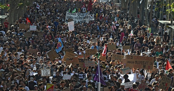 Protestele elevilor din Franța se extind. 200.000 de oameni sunt așteptați la manifestații