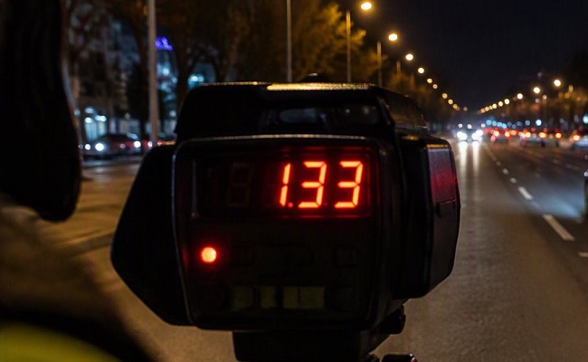 Şofer în vârstă de 18 ani, prins de radar circulând prin Arad cu 133 km/h 1 Şofer în vârstă de 18 ani, prins de radar circulând prin Arad cu 133 km/h