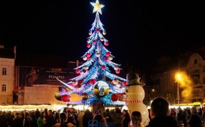 Luminile de Crăciun se aprind la Timișoara pe 28 noiembrie. Brad de 20 de metri în fața Operei, patinoar-circuit în Parcul Central, un pian suspendat în Piața Unirii și cinci săptămâni de spectacole