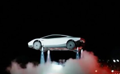 Mașina care a uimit planeta se poate rezerva în România. Ce avans trebuie achitat pentru o Tesla Roadster