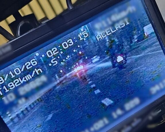 Inconştienţă criminală: Cu 192 km/h prin Timişoara! 150 de zile fără permis şi peste 4.100 de lei amendă 1 Cu 192 km/h prin Timişoara! 150 de zile fără permis
