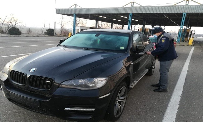 Un bolid BMW, furat din Italia, a fost depistat la intrarea în România