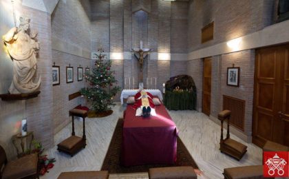 Vaticanul difuzează primele imagini cu trupul fostului papă Benedict al XVI-lea