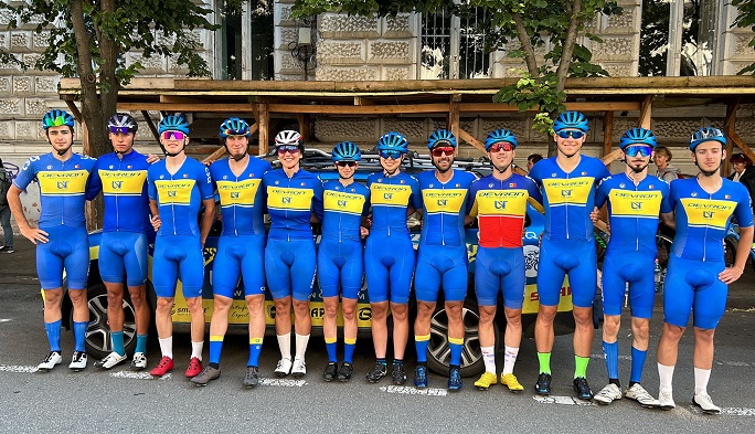 Cicliștii echipei UVT-Devron West Cycling Team, pe podium la Ziridava Road Race 2023