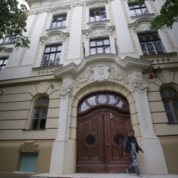 De luni, elevii Colegiului Național ”C.D.Loga” se reîntorc în bănci