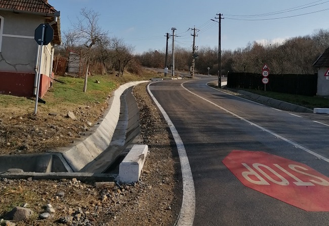 Un drum din Timiș a văzut pentru prima oară asfaltul