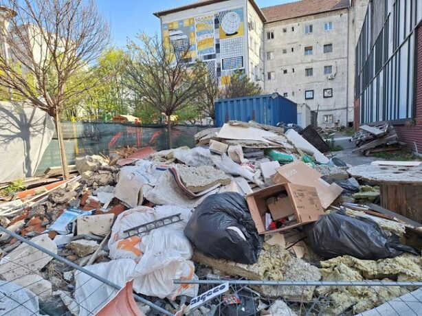 Firma responsabilă de reabilitarea Cinema Dacia, sancționată pentru a 12-a oară
