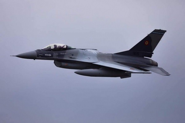 Incident aviatic: un F-16 s-a dezmembrat în zbor, în România