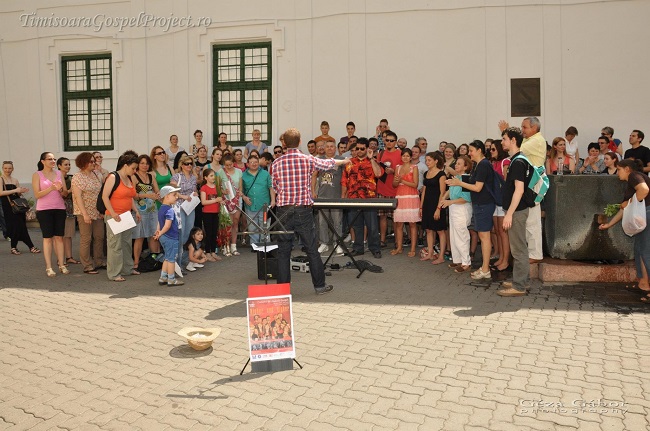 Frizt pe str Alba Iulia cu PALARIA de paie pentru bani