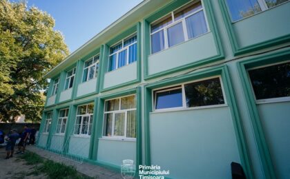 Punct de drop-off nou și fațadă renovată la Școala Gimnazială 21 din zona Badea Cârțan. Foto