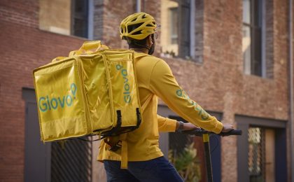 Analiză Glovo: Cele mai multe comenzi au fost făcute la prânz în minivacanța de Sfânta Maria, comparativ cu fluxul crescut obișnuit de seară