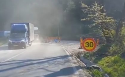 Bandă provizorie de circulație pe DN 6, în zona dealului Plugovei / Video