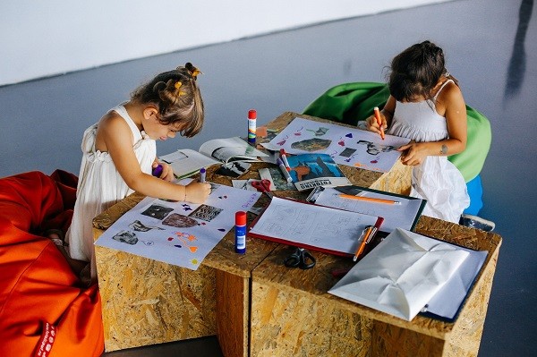 Atelier de colaj și intervenție grafică pe hartă pentru copii, la Kunsthalle Bega. Participarea este gratuită. Cum îi înscrieţi pe cei mici