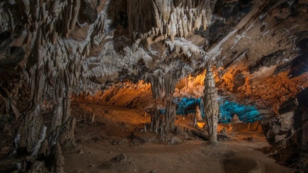 S-a deschis sezonul de vizitare a Peșterii Comarnic, una dintre cele mai spectaculoase atracții naturale din Banatul Montan