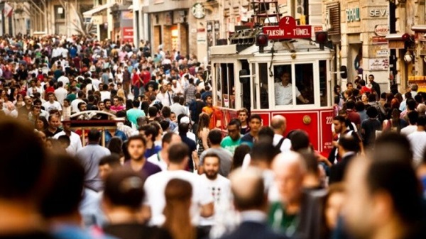 Doi români au fost răniţi într-un incident armat, în Piaţa Taksim din Istanbul 
