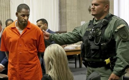 R. Kelly a fost condamnat la 30 de ani de închisoare pentru trafic sexual. Ce apărare şocantă a încercat artistul