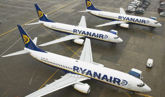 Ryanair anulează 420 de zboruri din cauza grevei controlorilor de trafic aerian din Franța