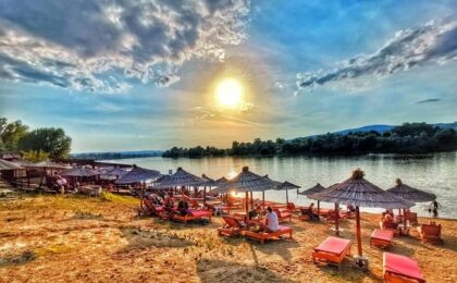 Stațiunea Lacul de Argint, Srebrno Jezero, cunoscută drept "Litoralul Serbiei", este pregătită să întâmpine turiștii români pentru noul sezon estival, care debutează la 1 mai