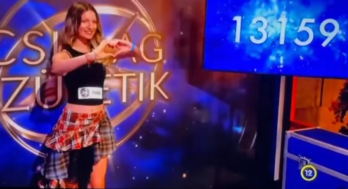 Timea Csaszar, tânăra artistă din Moşniţa Nouă, continuă să uimească! Video