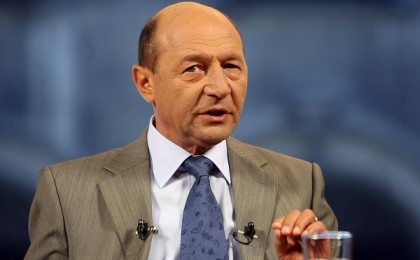 Traian Băsescu, internat de urgență la un spital din Paris - Ar fi suferit un accident vascular cerebral și și-ar fi pierdut auzul
