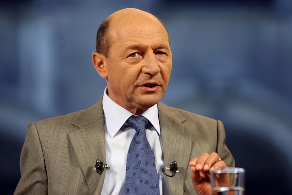 Traian Băsescu, internat de urgență la un spital din Paris - Ar fi suferit un accident vascular cerebral și și-ar fi pierdut auzul