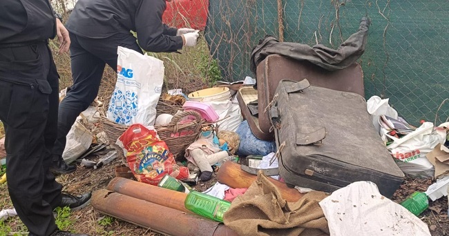 O timișoreancă a fost amendată cu 30.000 de lei pentru abandon de deșeuri