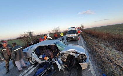 Teribil accident de circulație lângă Sânnicolau Mare. Doi oameni au murit