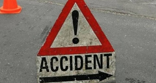Accident grav în vestul țării, o motocicletă a intrat în coliziune cu un indicator de semnalizare