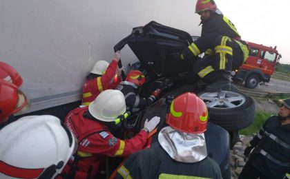 Un mort și 3 răniți, după impactul violent cu un TIR. Șoferul a adormit la volan 16 accident 149