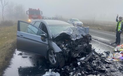 Impact violent în vestul țării, un șofer și-a pierdut viața 5 Impact violent în vestul țării, un șofer și-a pierdut viața