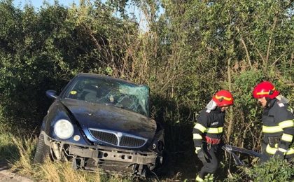 Accident rutier în Timiș. Șoferul a rămas încarcerat