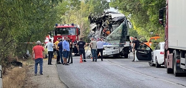 Patru români au murit într-un accident de autocar, în Bulgaria. În autovehiculul înmatriculat în România se aflau 25 de pasageri